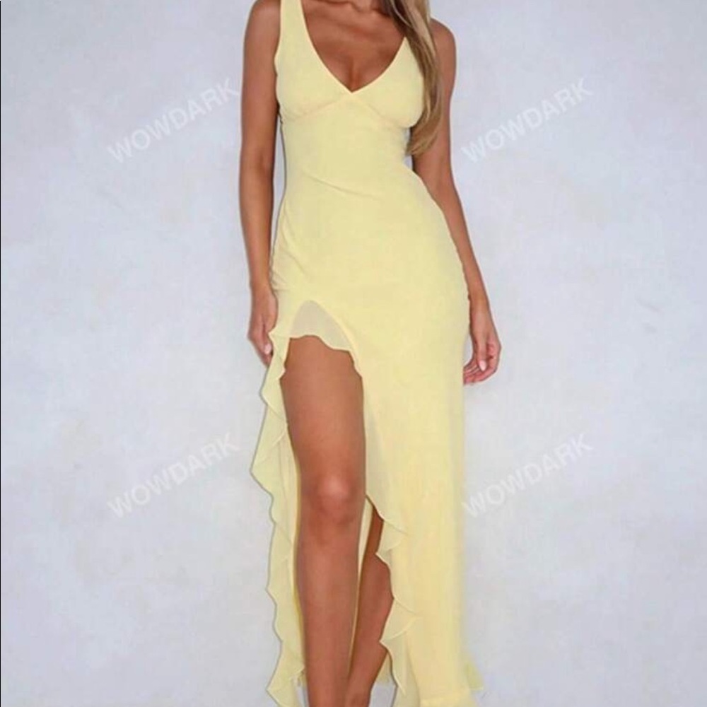 Elegant Yellow Sleeveless Dress